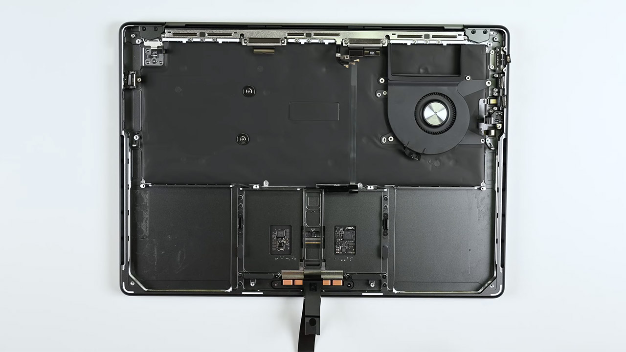 MacBook Pro M5 Teardown Disassembly Battery Replacement