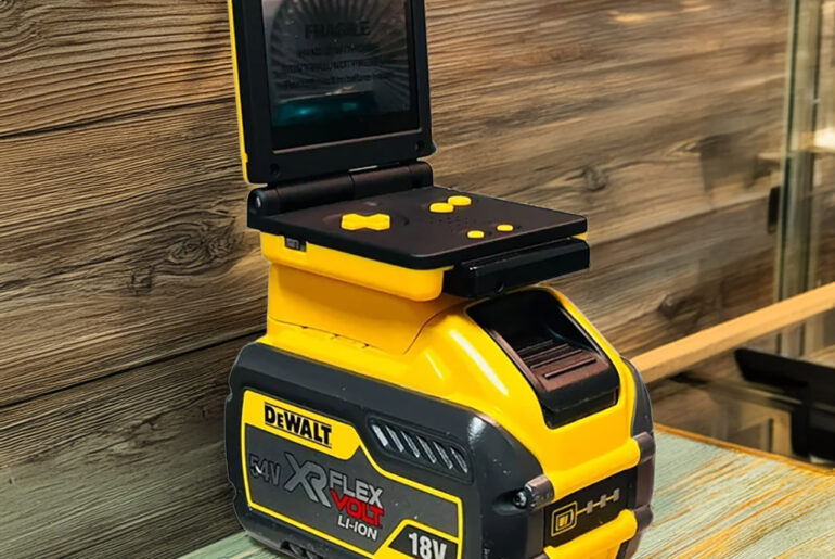 Game Boy Advance SP Runs for Weeks on Single Charge, Thanks to 162,000mWh Replaceable Battery Game Boy Advance SP GBA Battery Mod