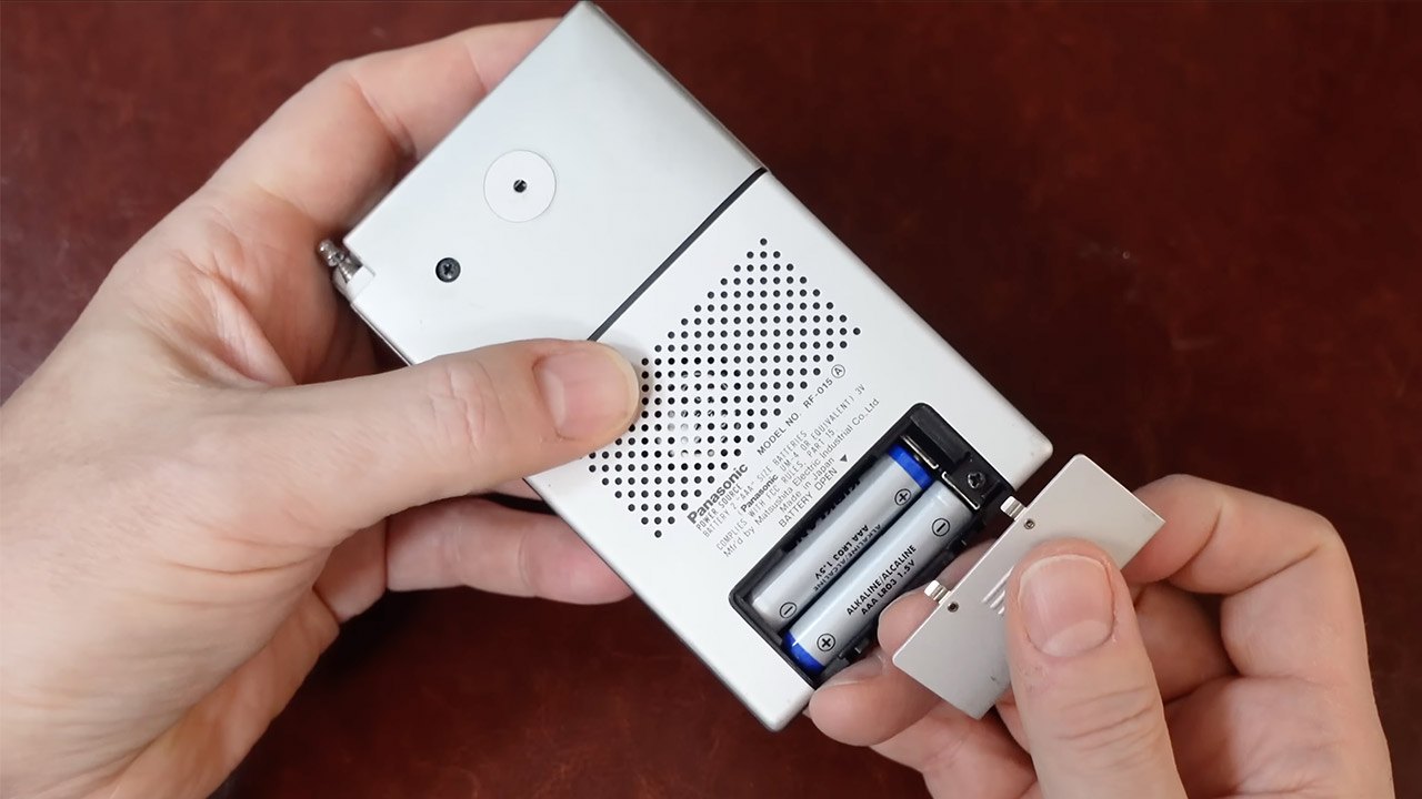 Panasonic Mister Thin RF-015 Radio CIA Spy Gadget