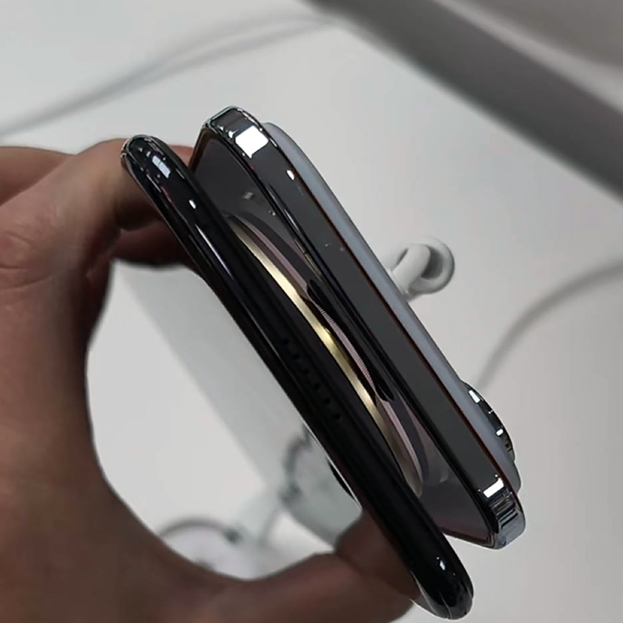 Huawei Mate Air 70 vs iPhone Air