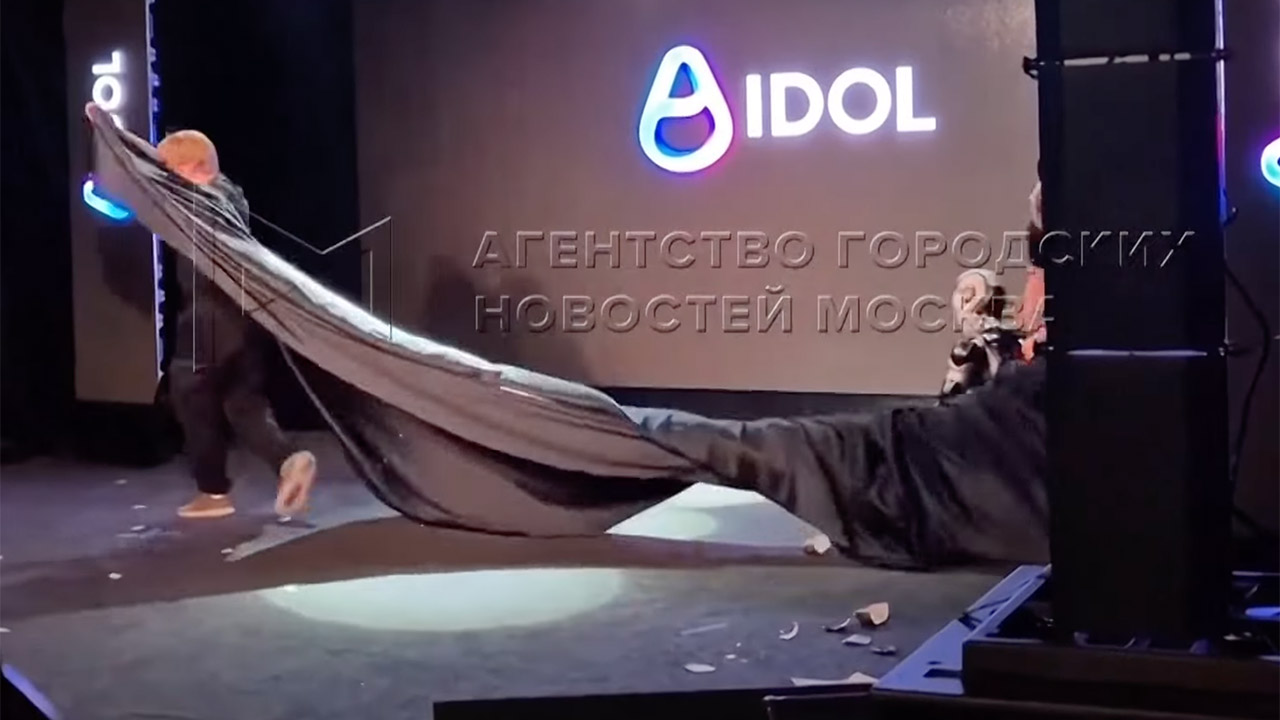 Russia AIdol Humanoid Robot Fall