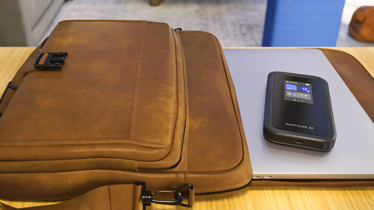 Netgear Nighthawk 5G M7 Portable WiFi Hotspot eSIM
