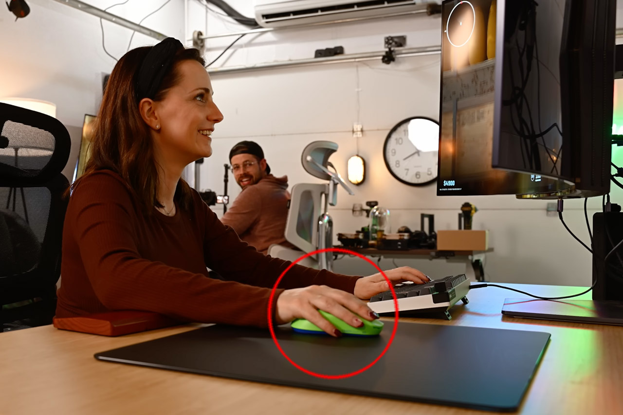 Auto-Aiming Mousepad