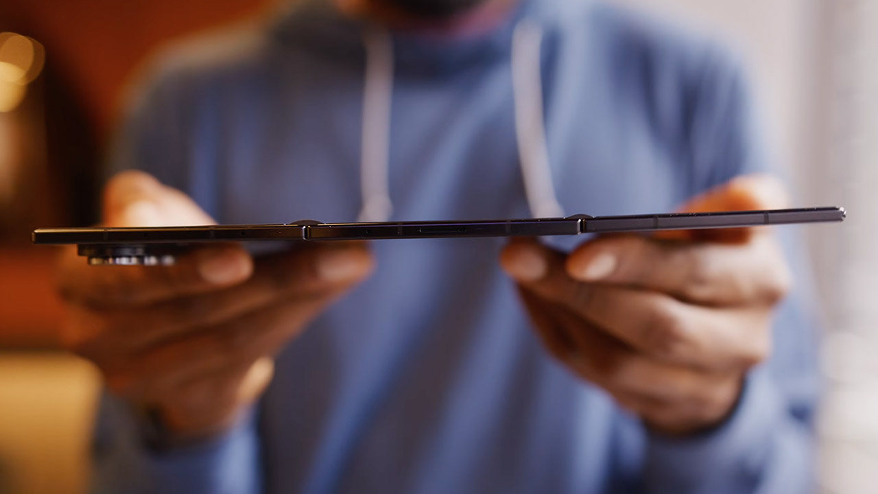 MKBHD Hands-On Samsung Galaxy Z TriFold