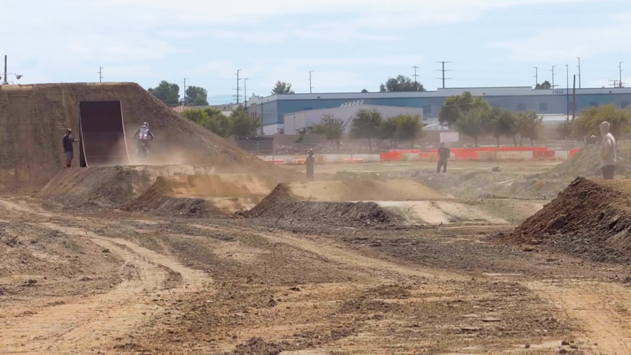 Red Bull Island Hopper Supercross Track iPhone 17