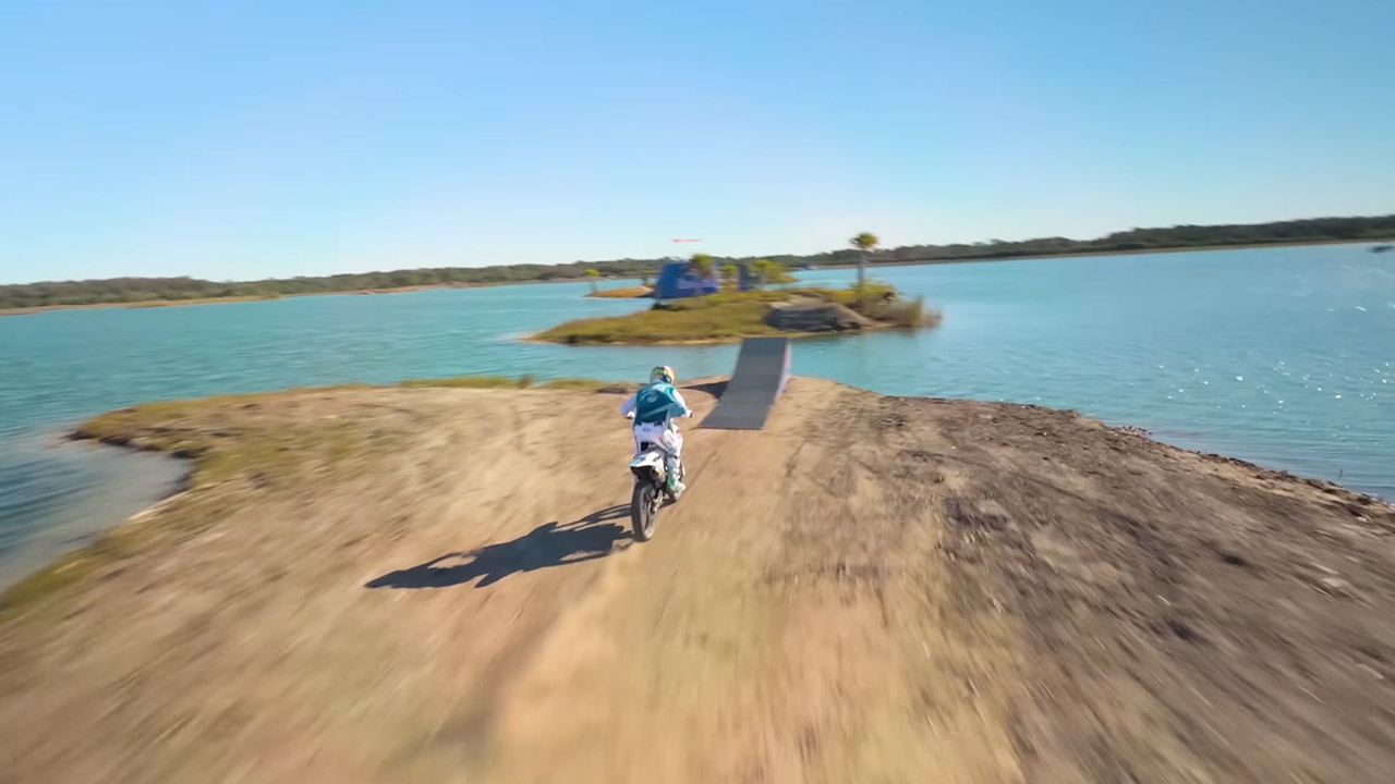 Red Bull Island Hopper Supercross Track iPhone 17