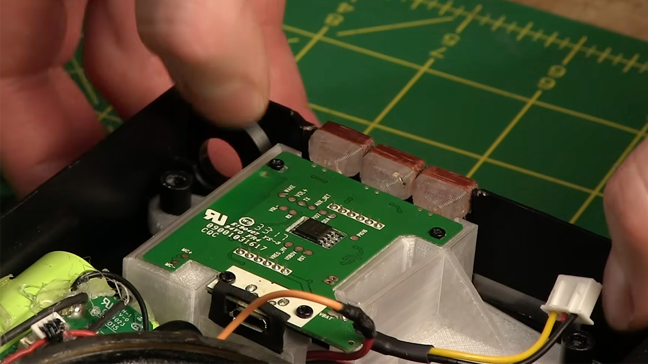 FM Radio Turned Bluetooth Speaker Mod