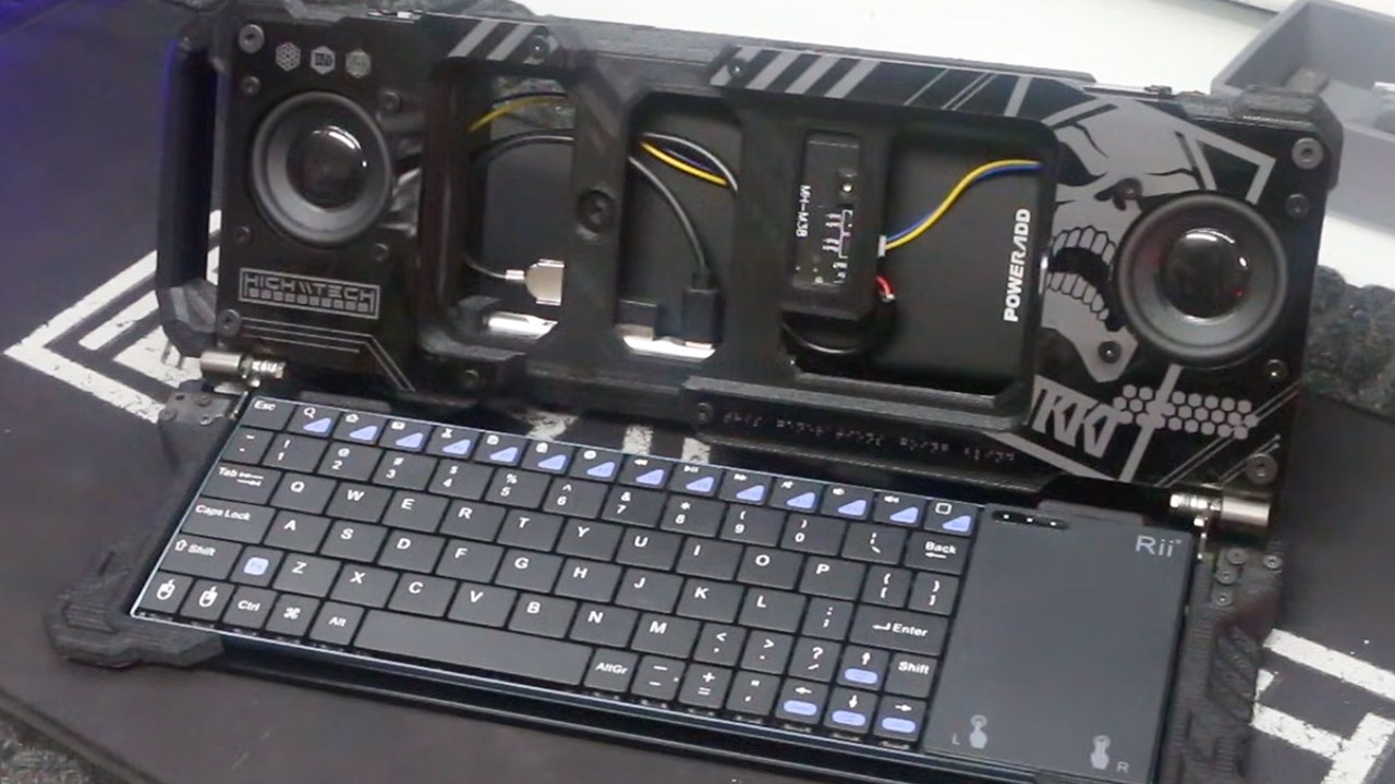 Custom Smartphone Cyberdeck Laptop Mod