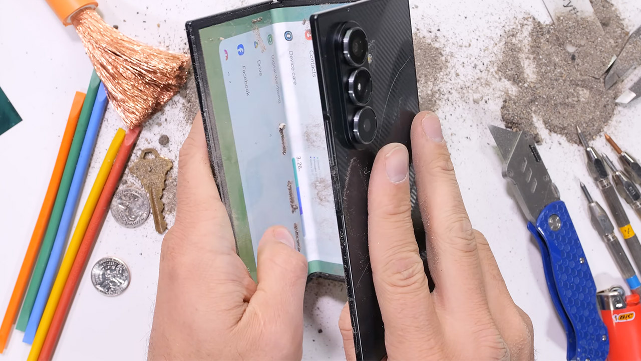 JerryRigEverything Samsung Galaxy Z TriFold Durability Testing