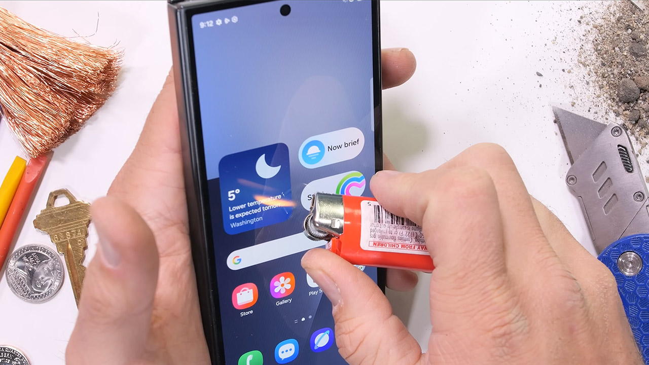 JerryRigEverything Samsung Galaxy Z TriFold Durability Testing