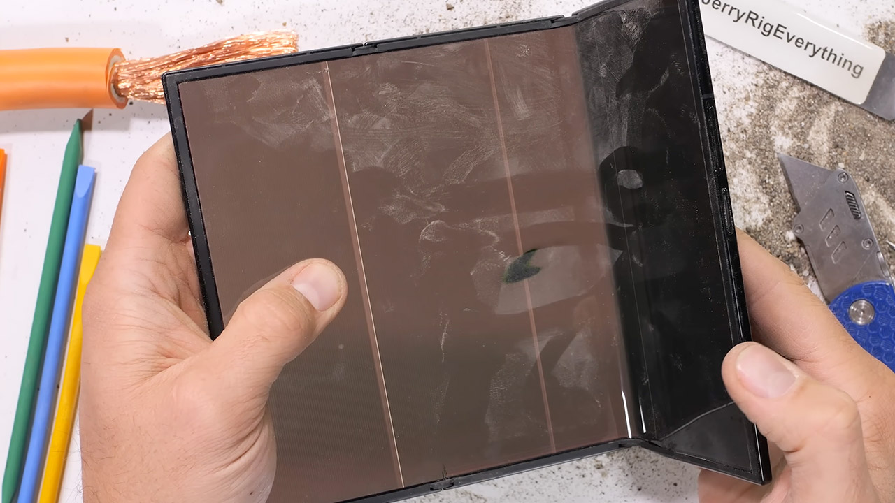 JerryRigEverything Samsung Galaxy Z TriFold Durability Testing