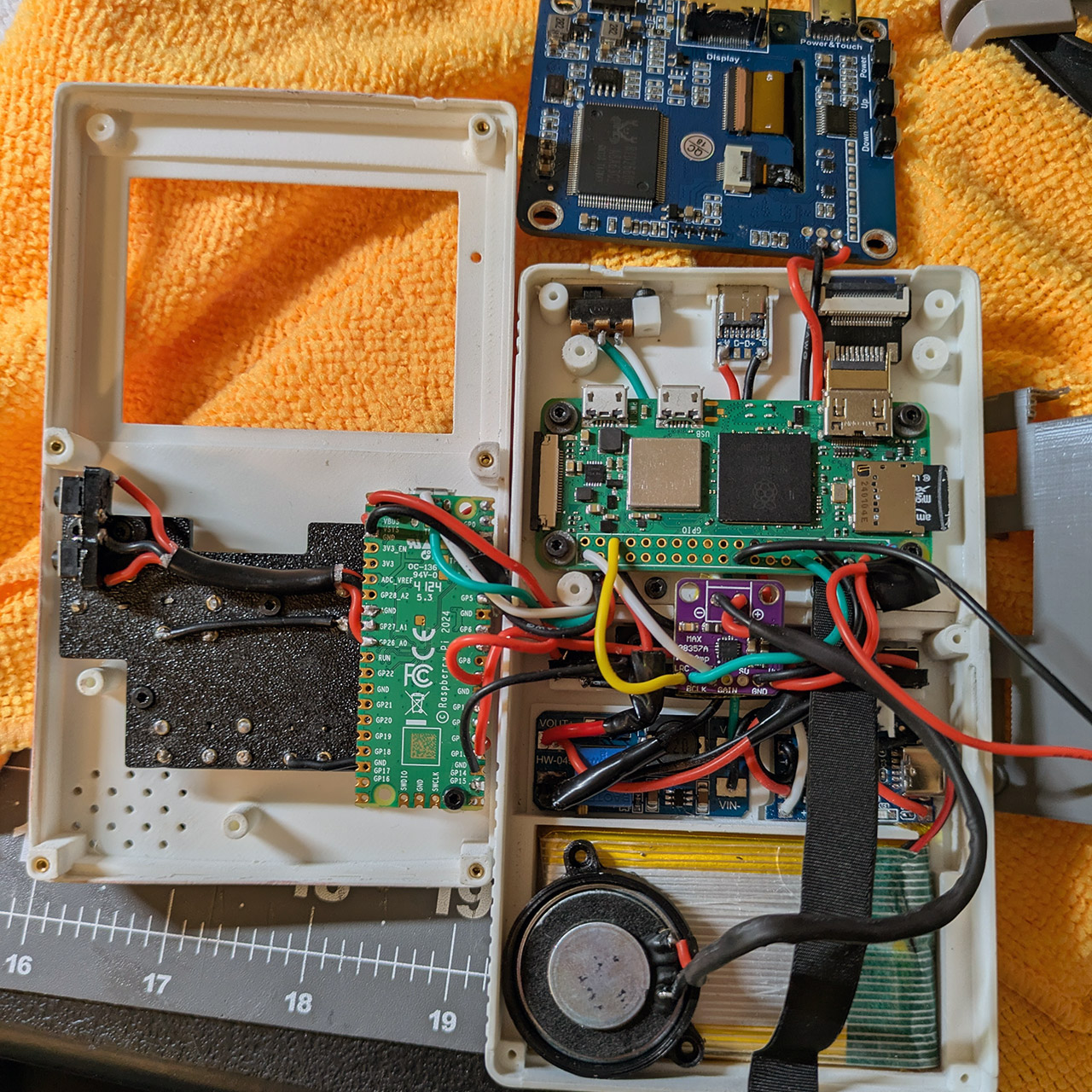 Zeroboy XP 3D-Printed Handheld Retro Gaming