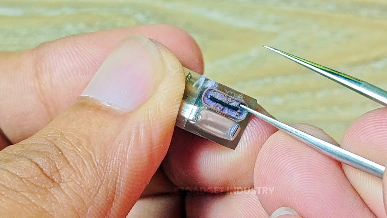Fingertip-Sized Rechargeable Flashlight Could be World's Smallest 3 Smallest Rechargeable Flashlight