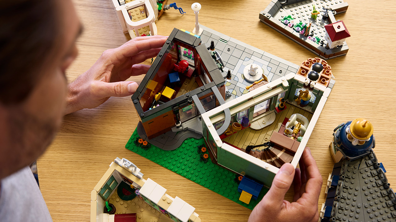 LEGO Icons Shopping Street Set 11371