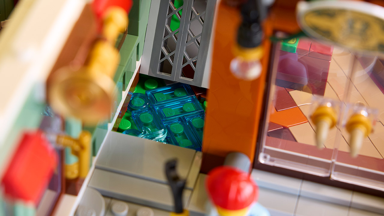 LEGO Icons Shopping Street Set 11371