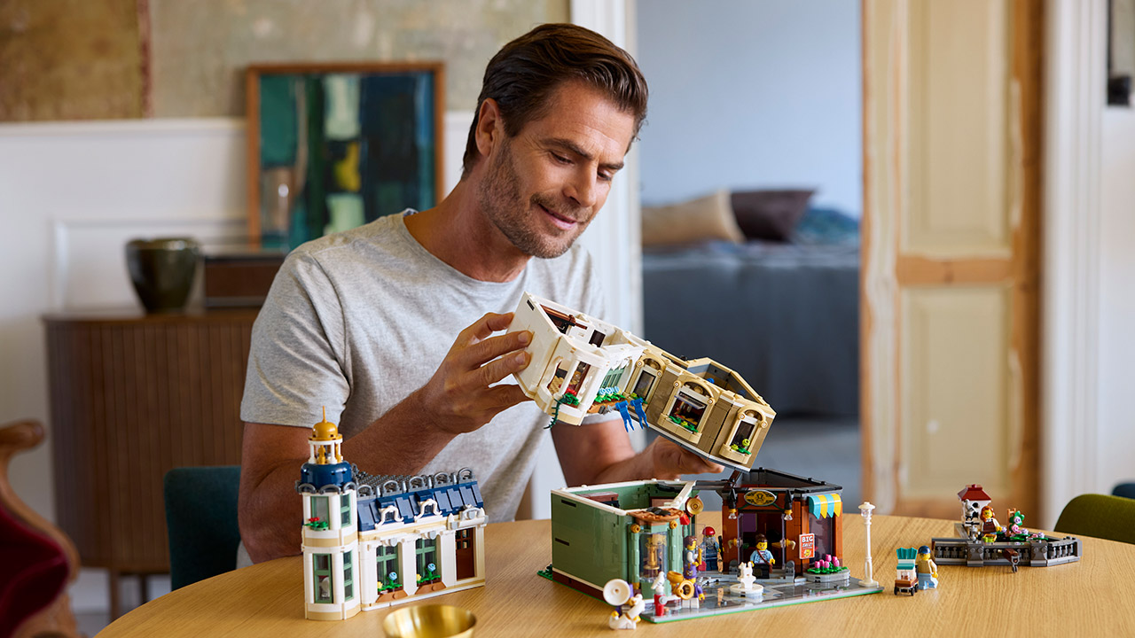 LEGO Icons Shopping Street Set 11371