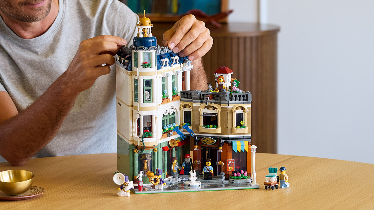 LEGO Icons Shopping Street Set 11371