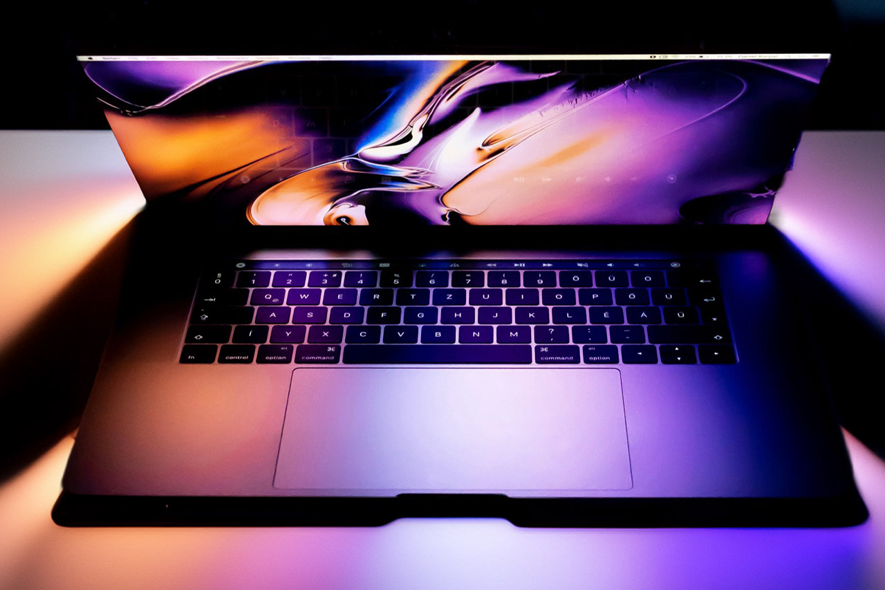 Apple OLED MacBook iPad 2026