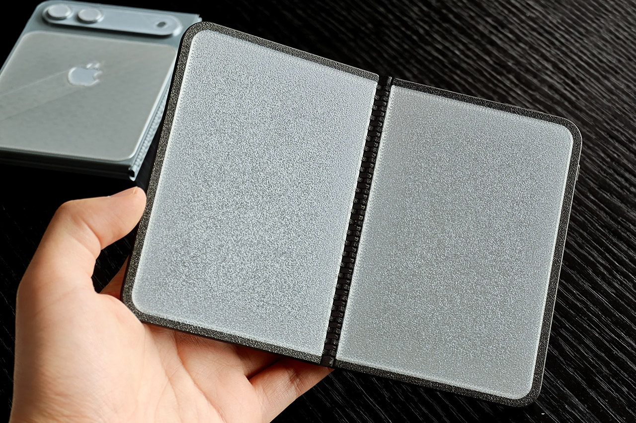 iPhone Fold Dummy Units Leak