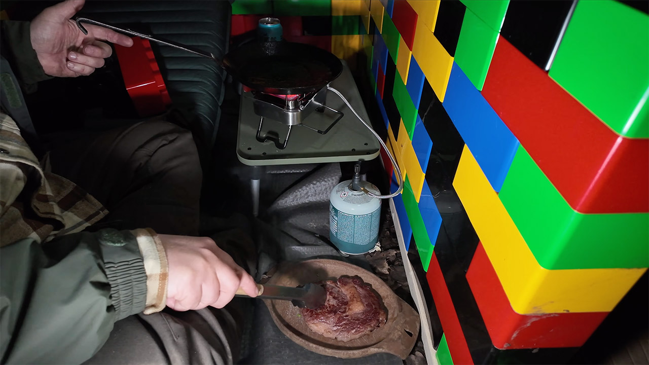 Kent Survival Giant LEGO Shelter House