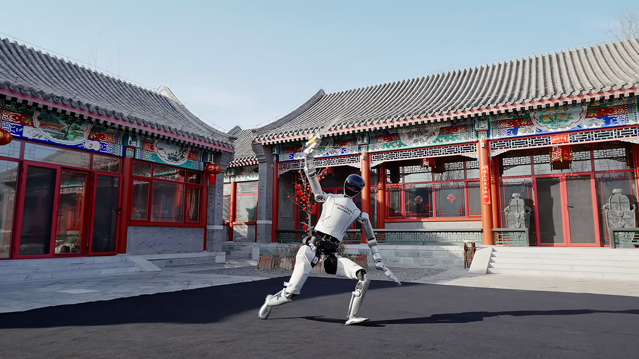 Robotera L7 Humanoid Robot Sword Dance