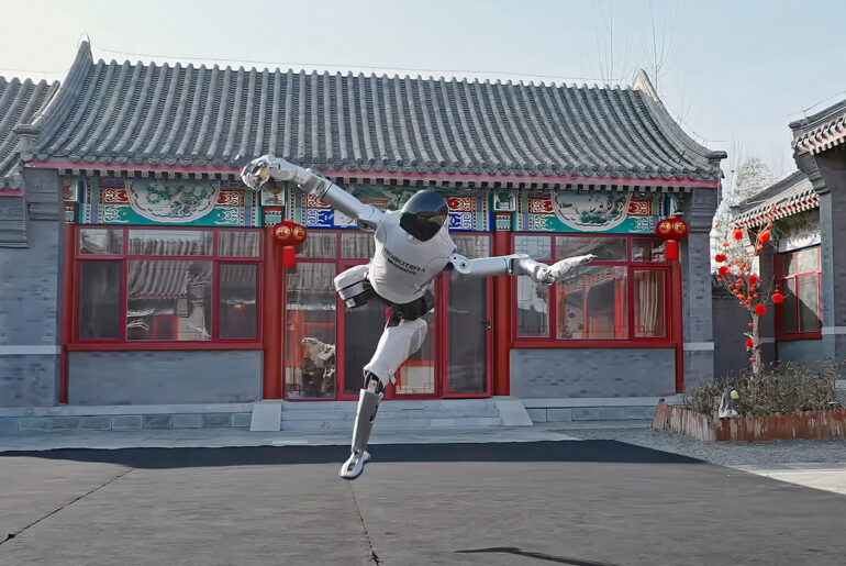 Robotera L7 Humanoid Robot Sword Dance