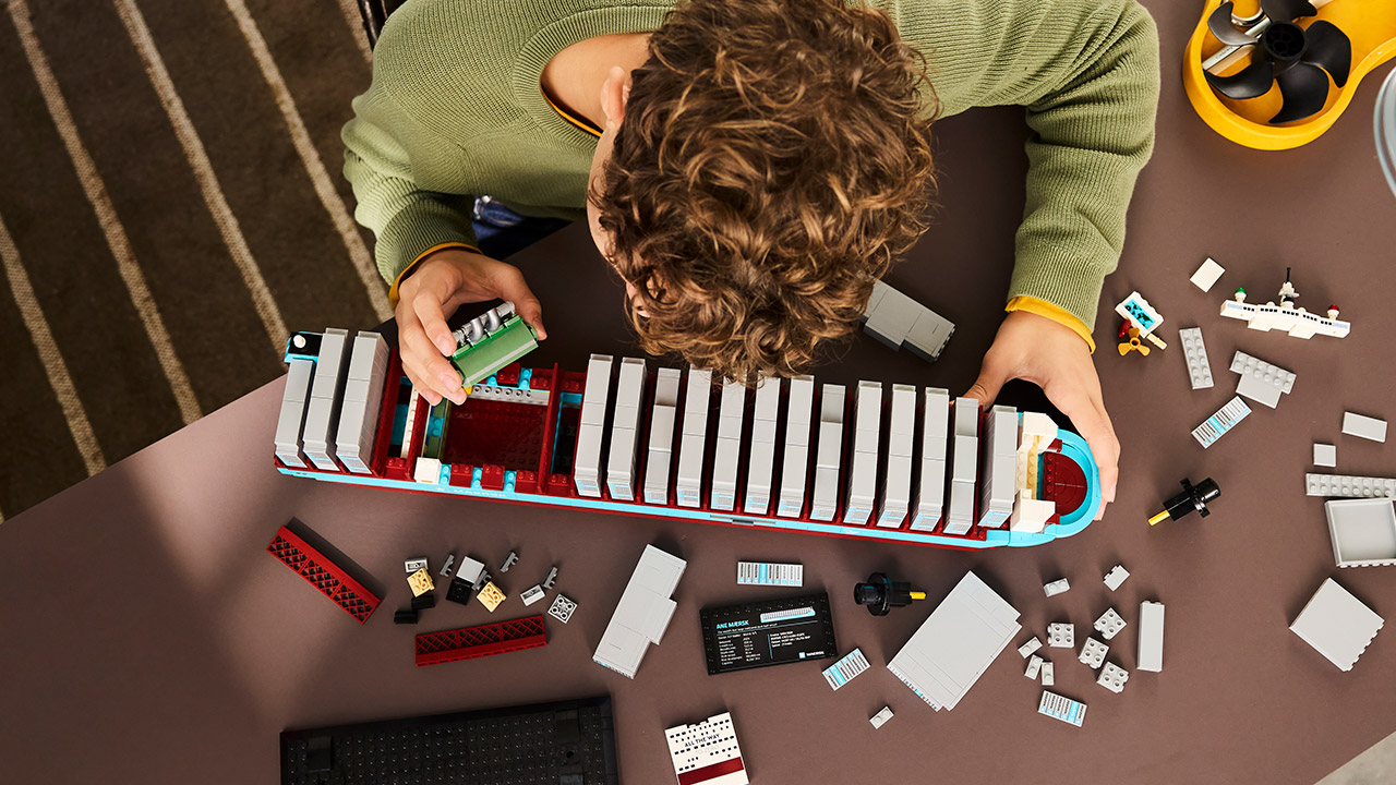 LEGO Maersk Dual-Fuel Container Vessel Set 40955