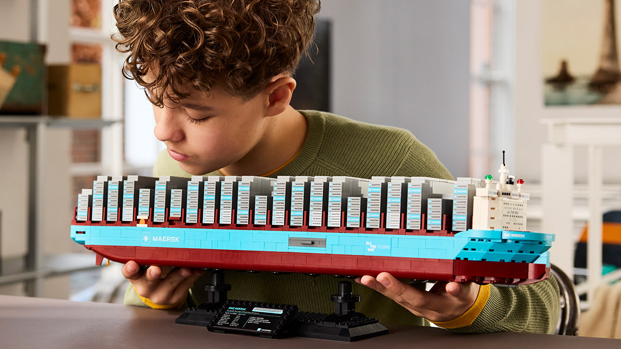LEGO Maersk Dual-Fuel Container Vessel Set 40955