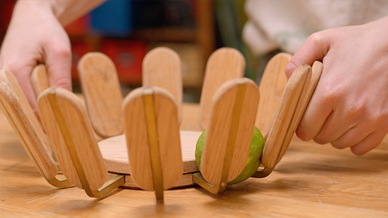 Shape-Shifting Mechanical Fruit Bowl