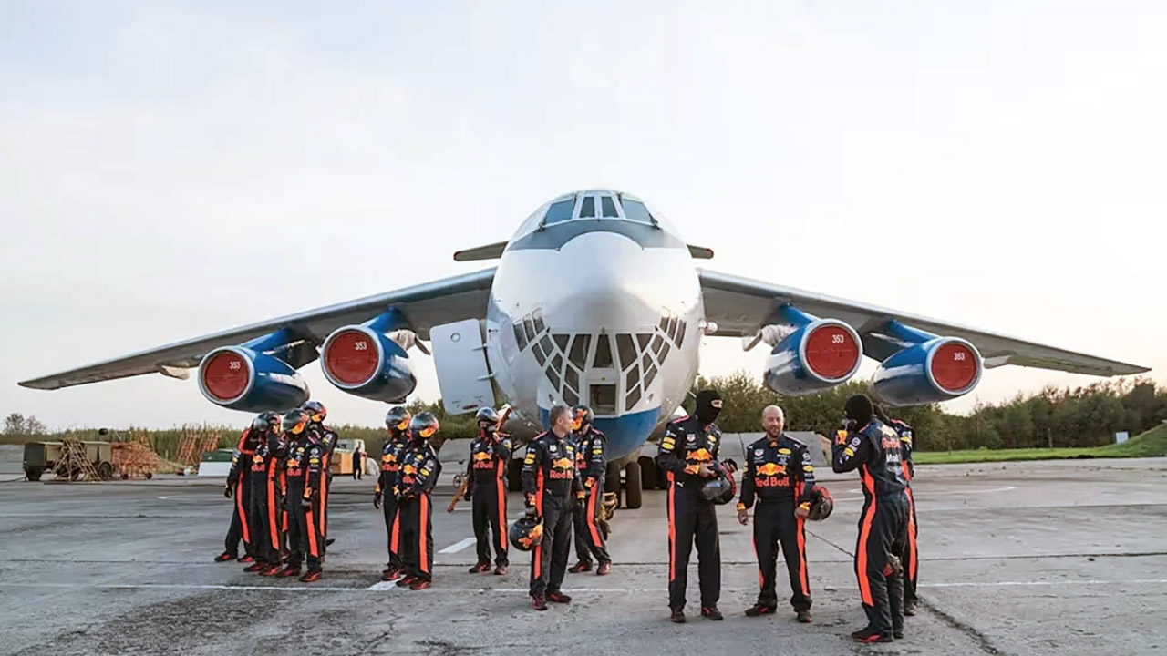 Red Bull Zero-G Formula 1 Pit Stop