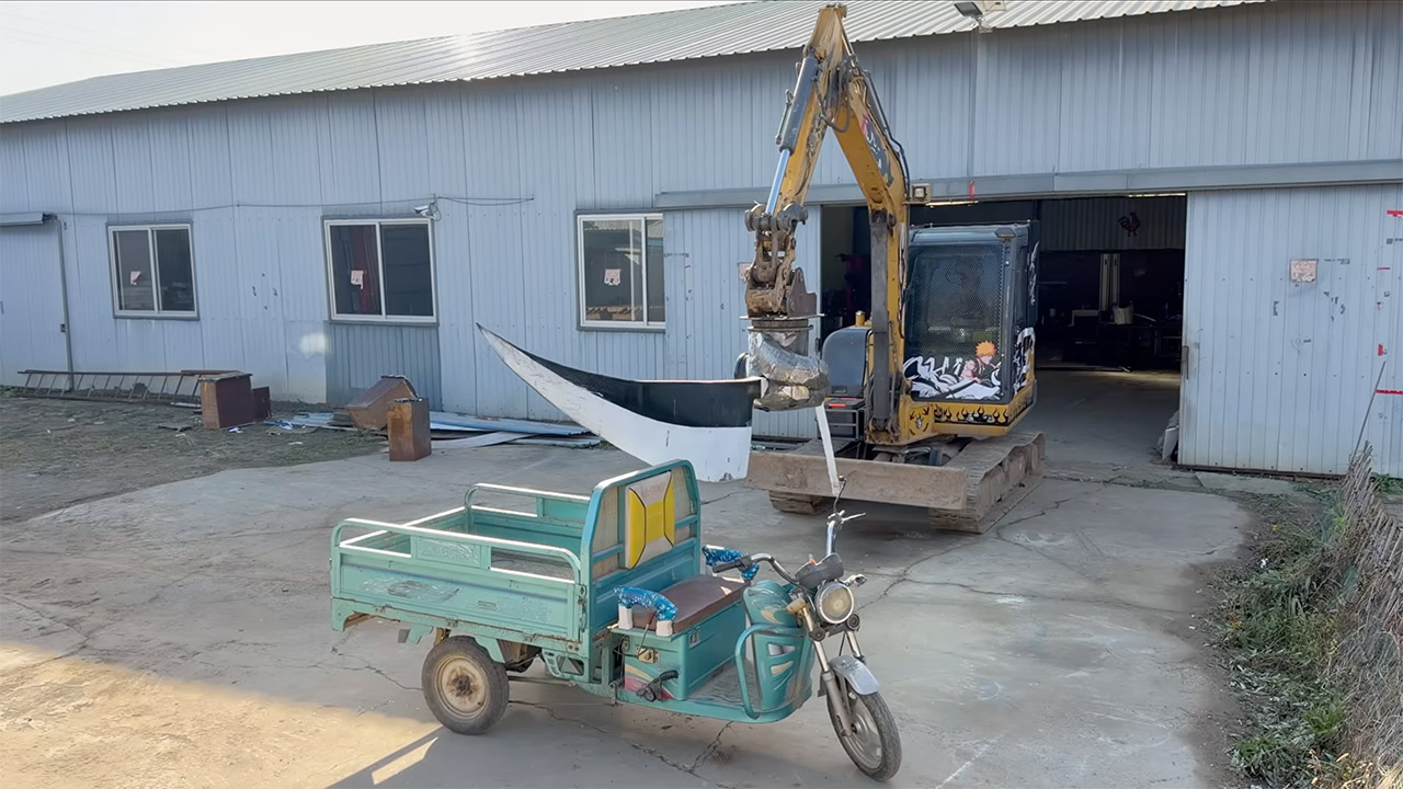 Handy Geng Giant Sword Excavator