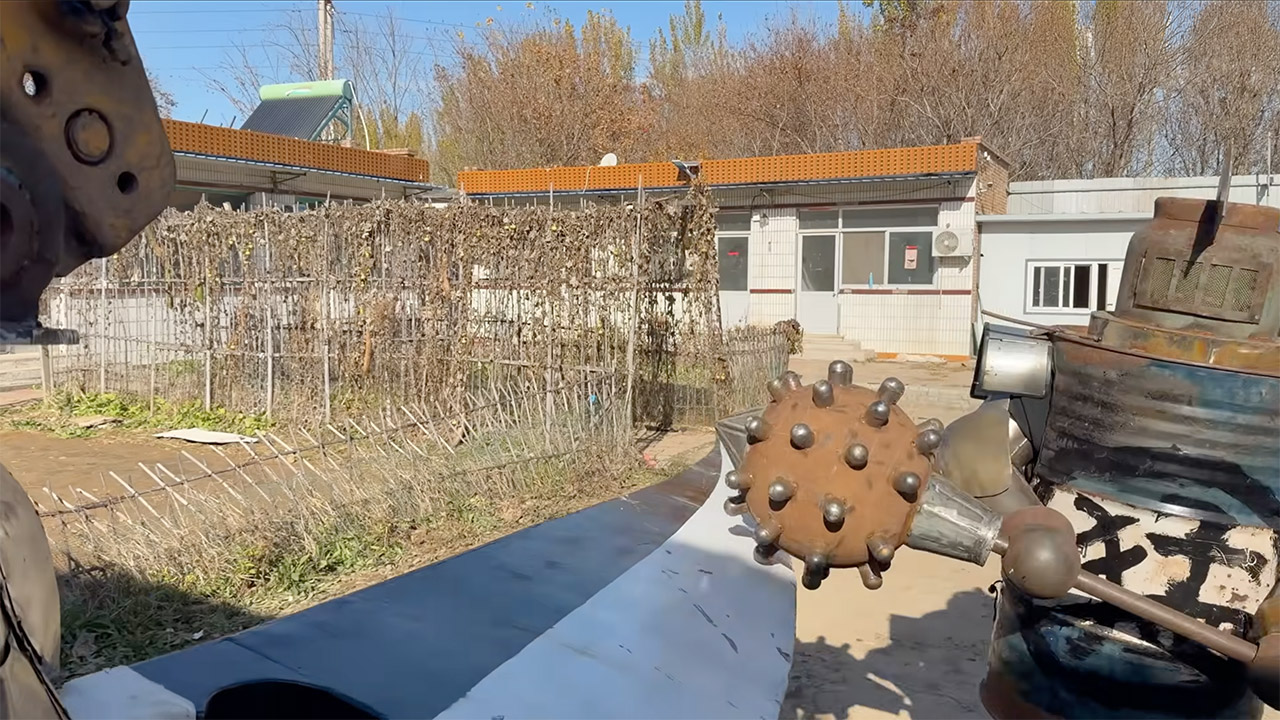 Handy Geng Giant Sword Excavator