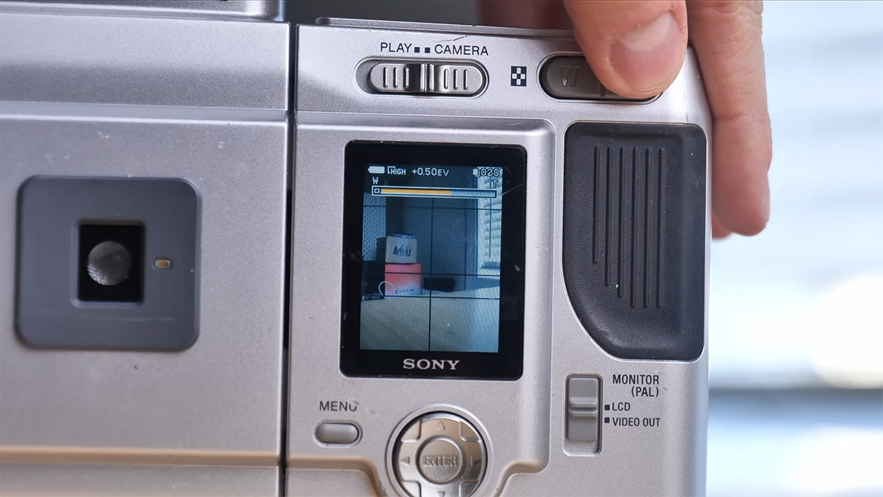 Sony DKC-C200X Passport Camera