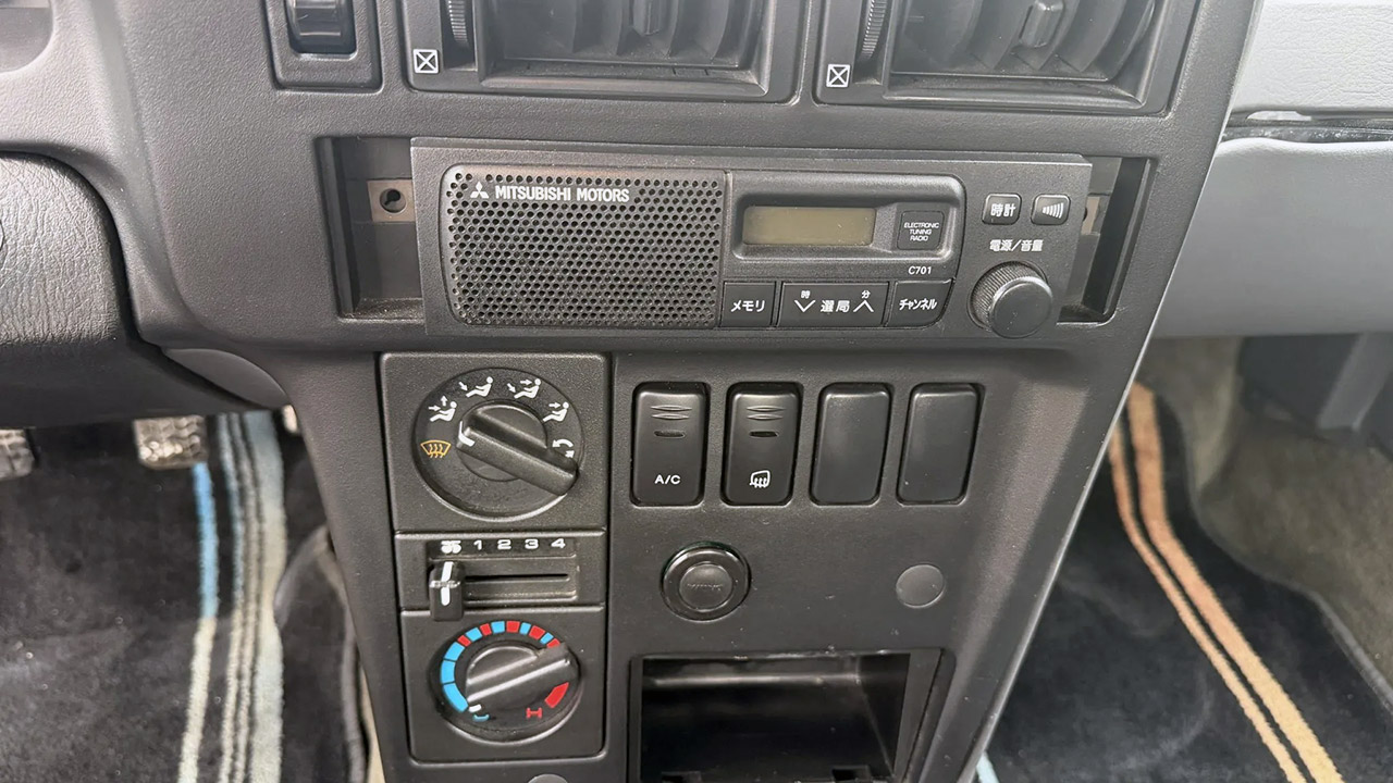 Kia Vigato Lotus Elan Interior