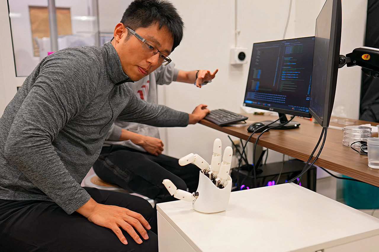 MIT Real-Time Hand Tracker Wristband