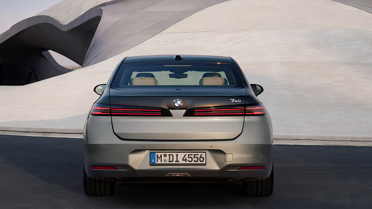 2027 BMW i7 EV Reveal