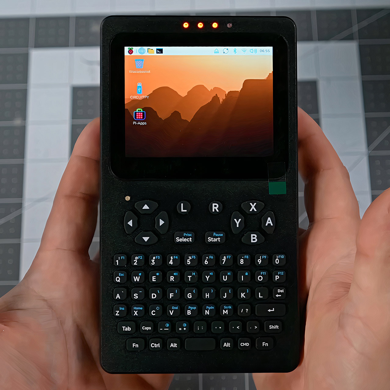 PocketTerm35 Turns a Raspberry Pi Board Into a Real Handheld Computer