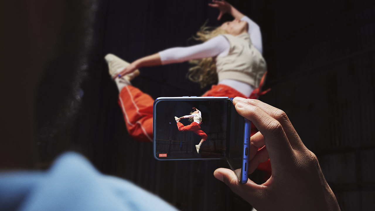 Motorola RAZR Ultra 2026 Foldable Flip Phone