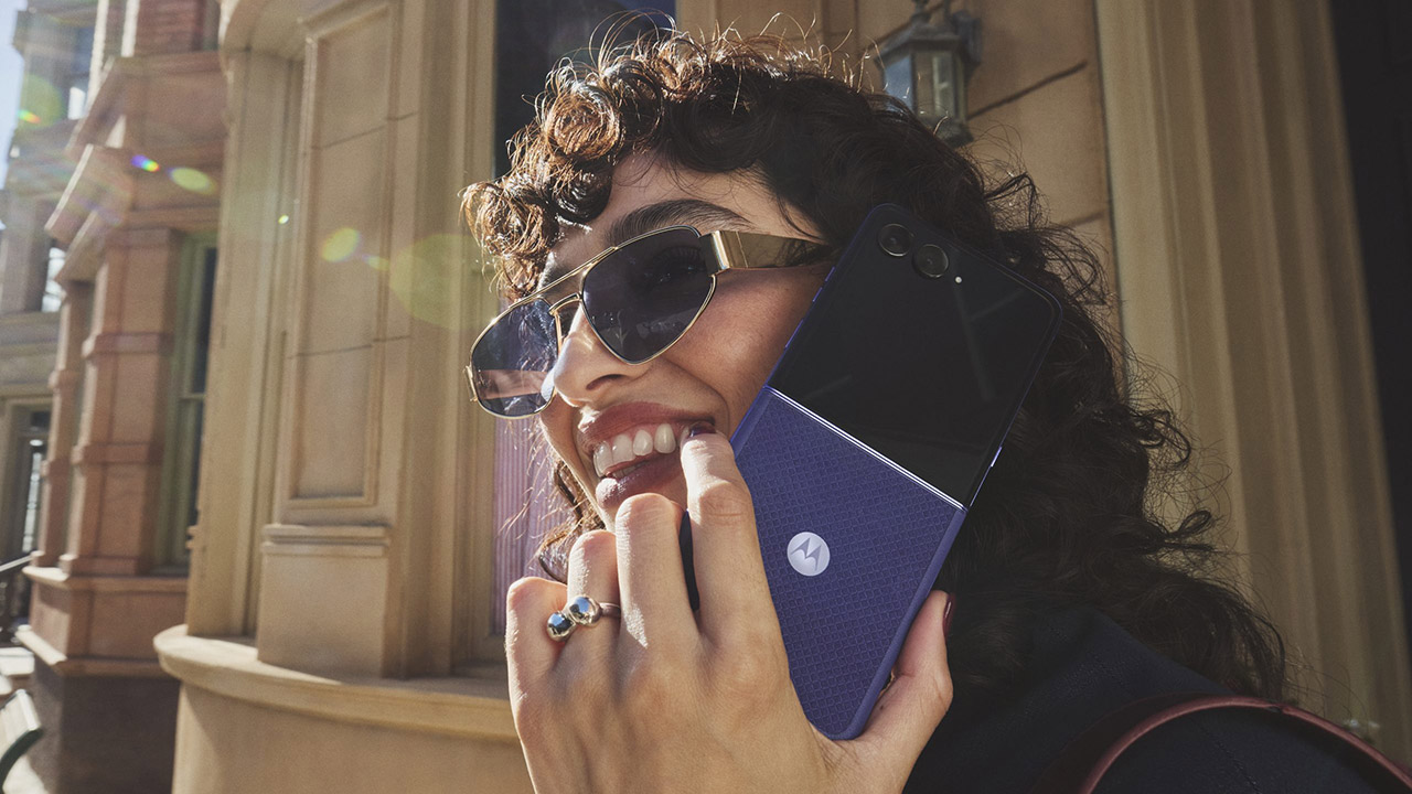 Motorola RAZR Ultra 2026 Foldable Flip Phone