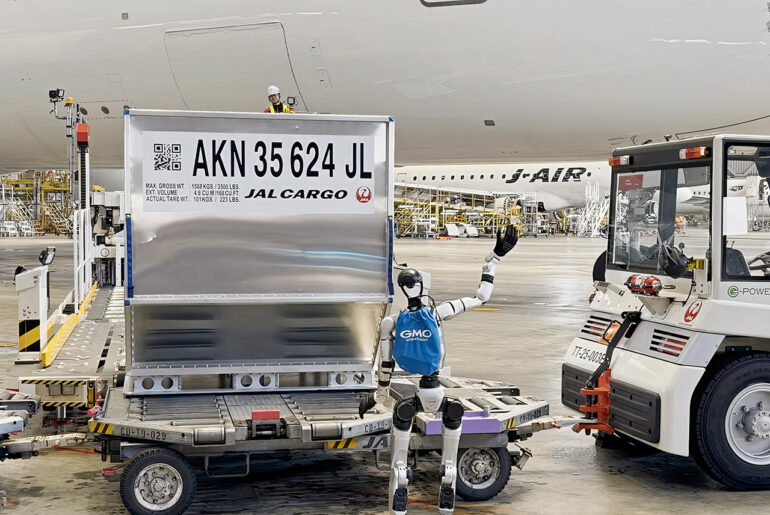 Unitree Humanoid Robot JAL Airlines Haneda Airport Tokyo