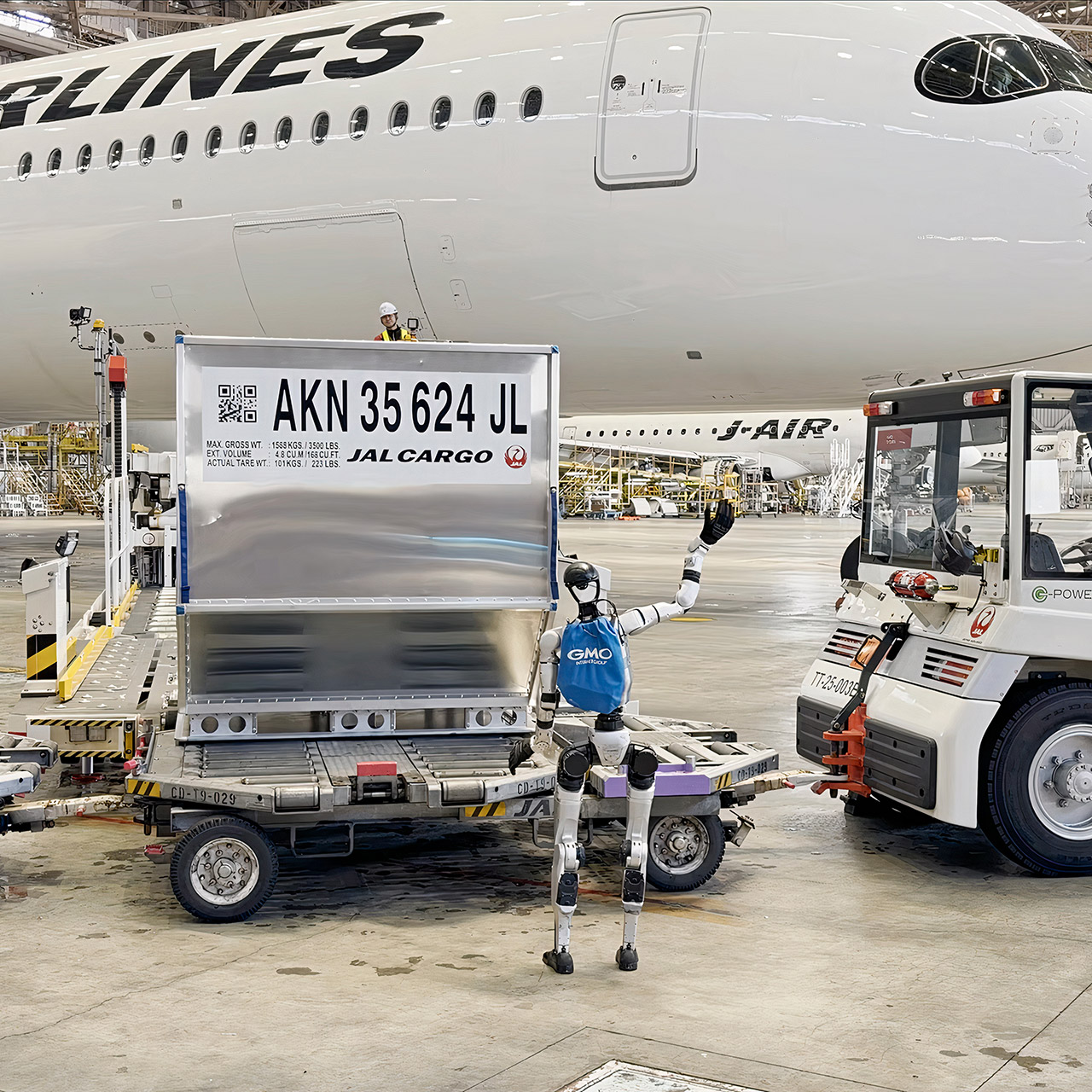Unitree Humanoid Robot JAL Airlines Haneda Airport Tokyo
