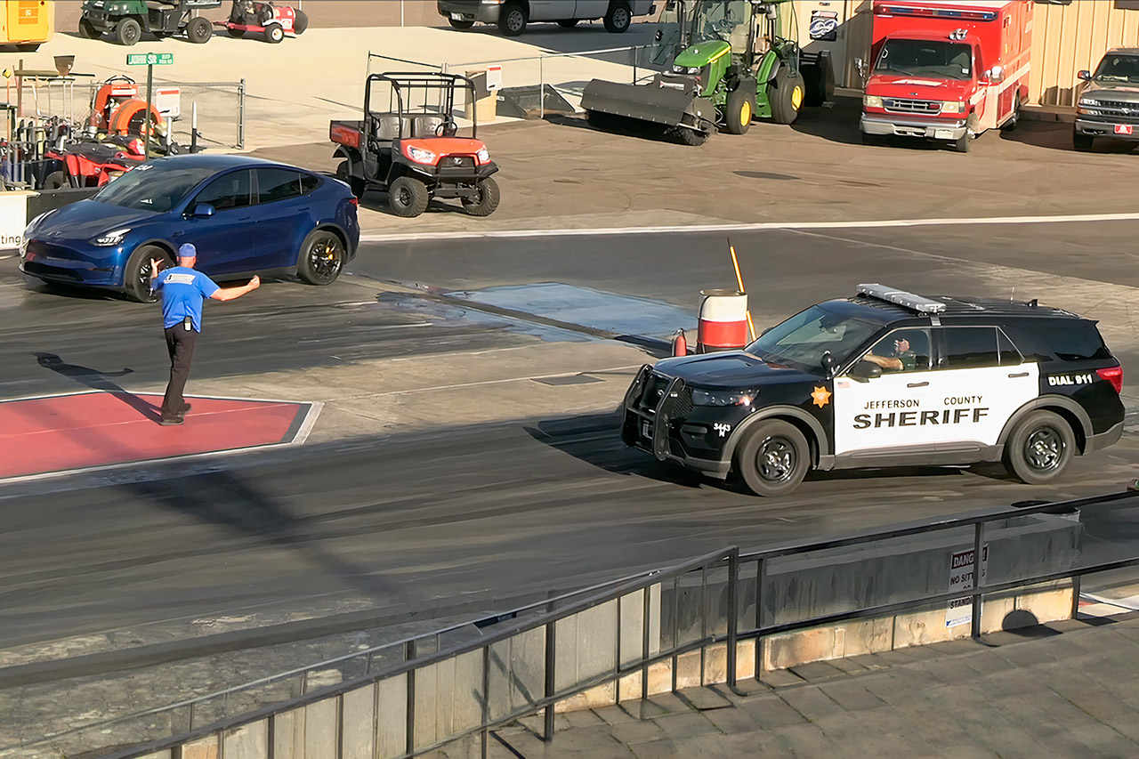 Tesla Model Y Ford Police Interceptor Drag Race
