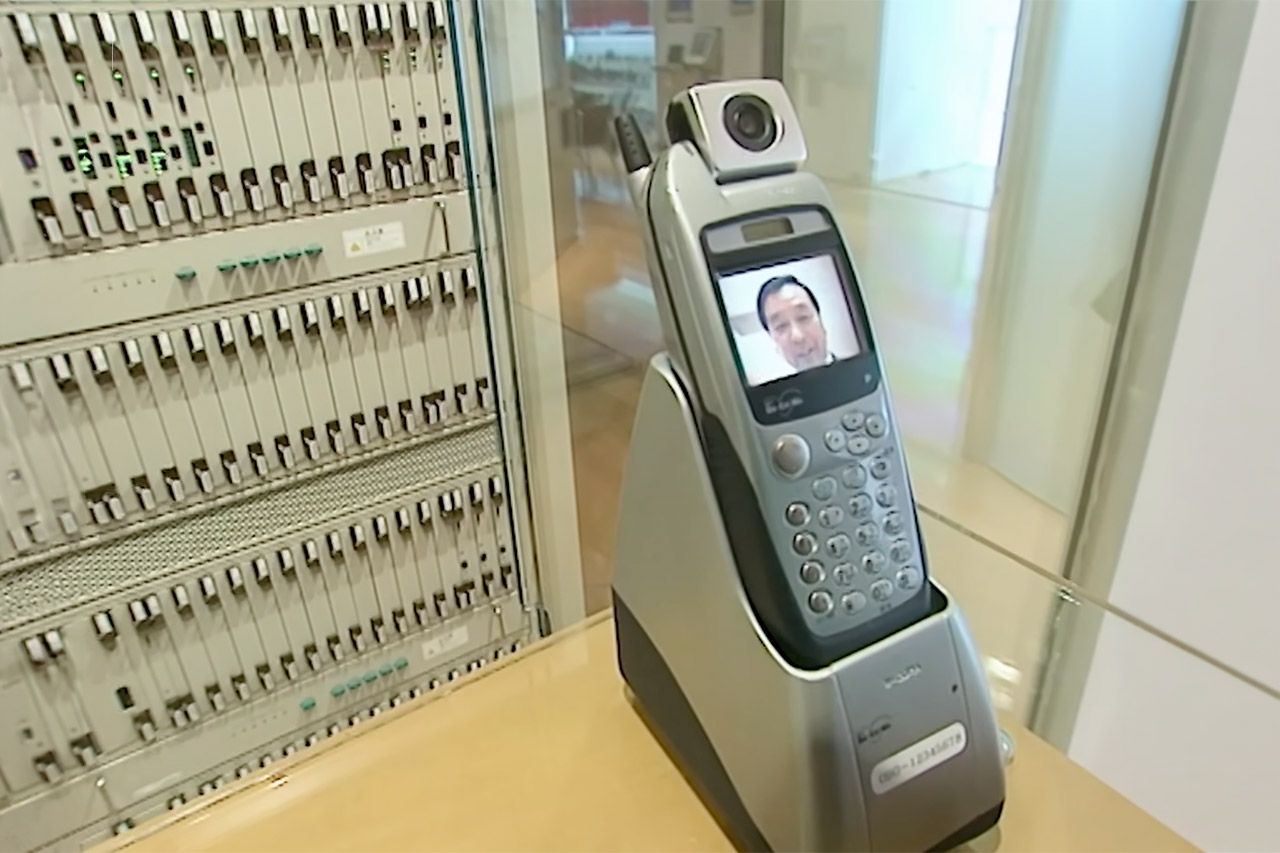 2000 BBC Internet Mobile Phones The Money Program