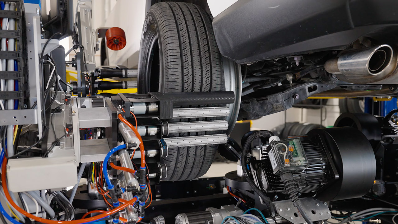 SmartBay AI Robot Tire Wheel Changing Balancing