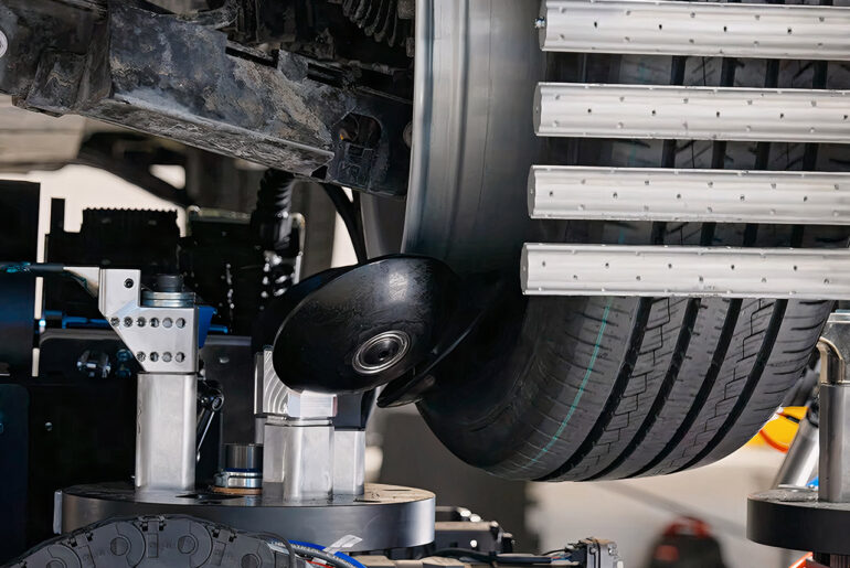 SmartBay AI Robot Tire Wheel Changing Balancing