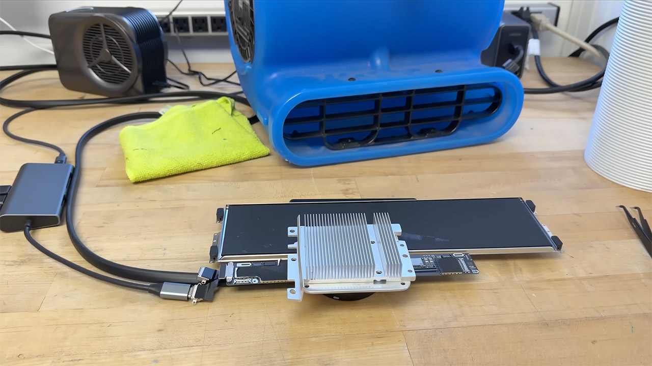Apple MacBook Neo Cooling Mod