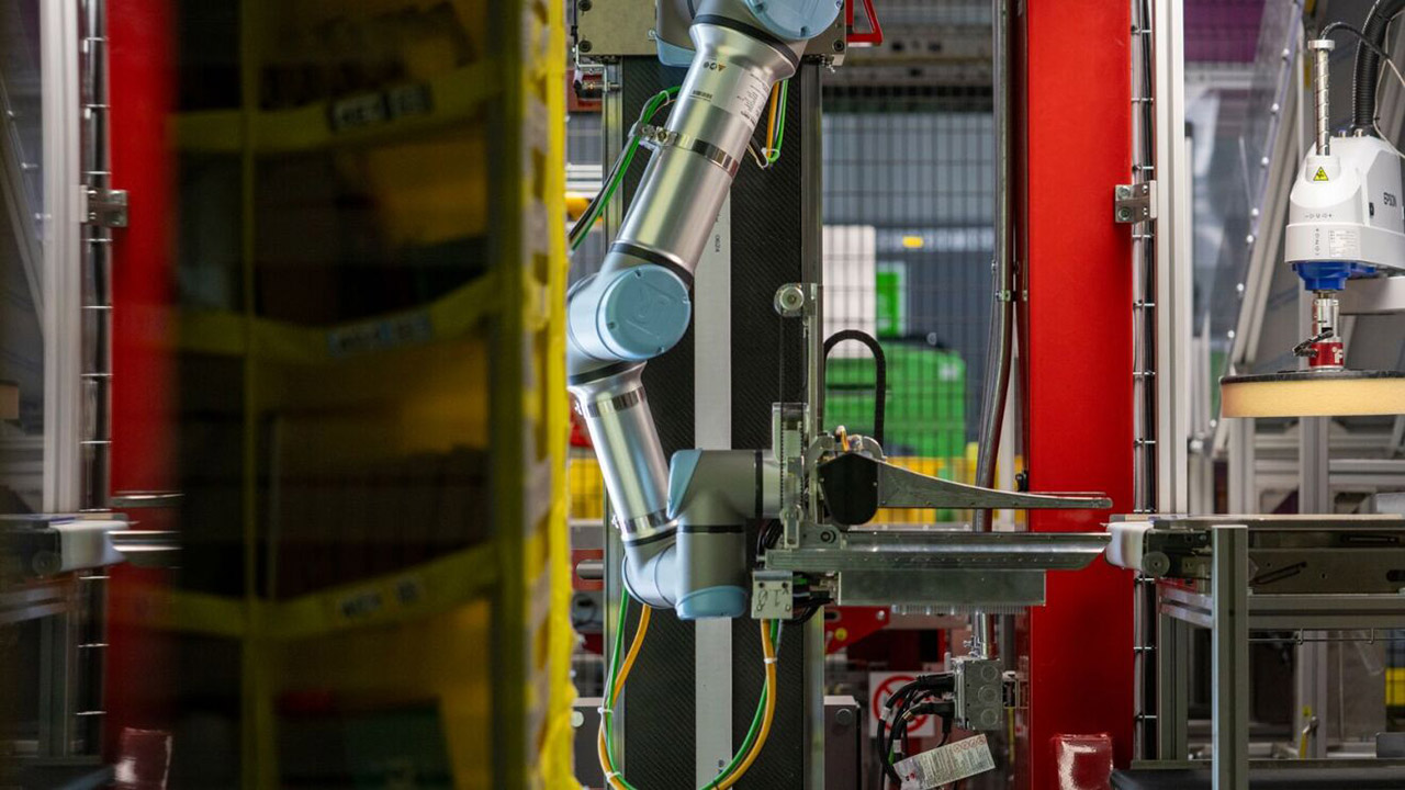 Next-Gen Amazon Proteus Robot Warehouse