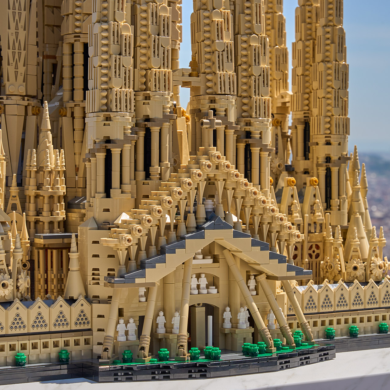 LEGO Architecture Sagrada Familia 21065 Set