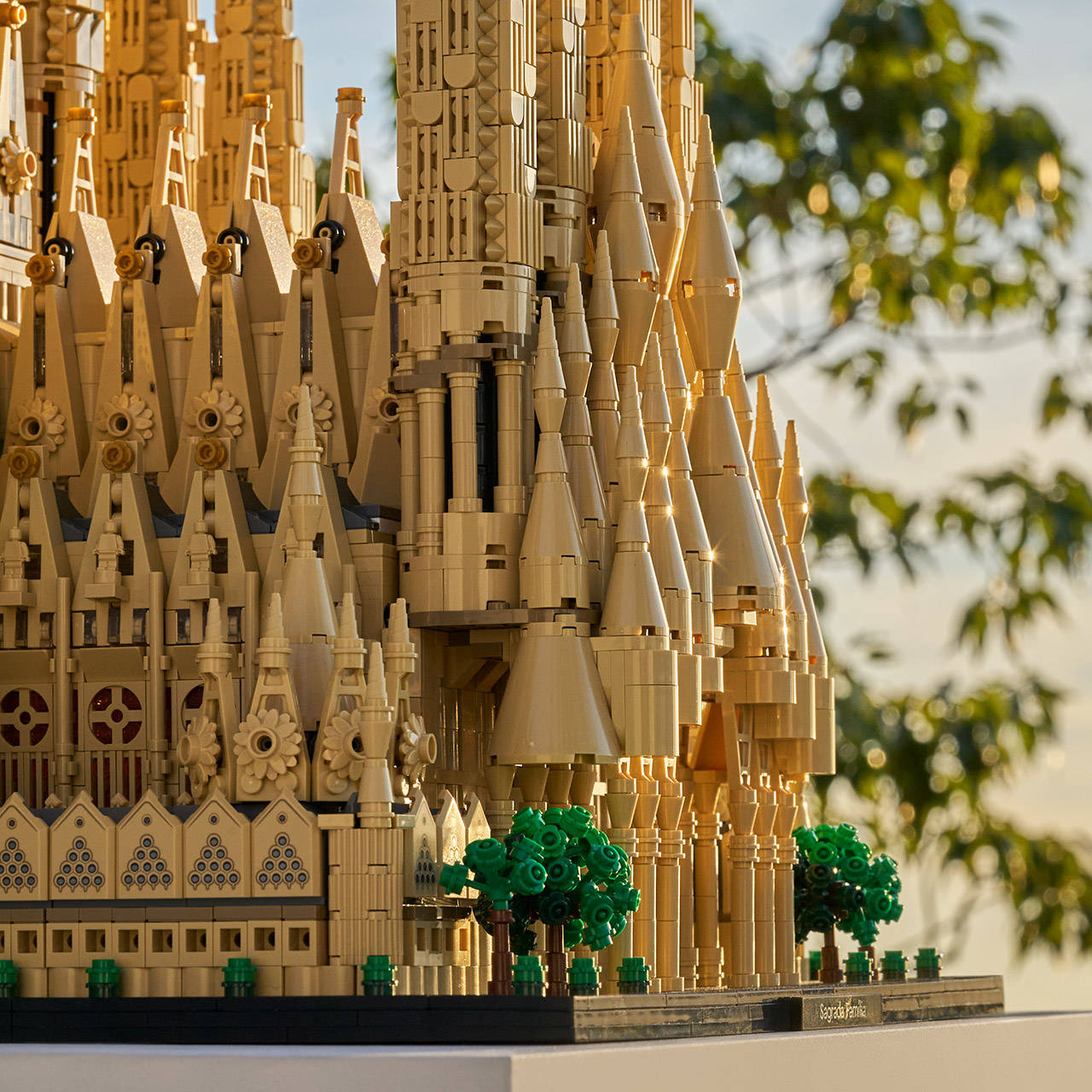 LEGO Architecture Sagrada Familia 21065 Set