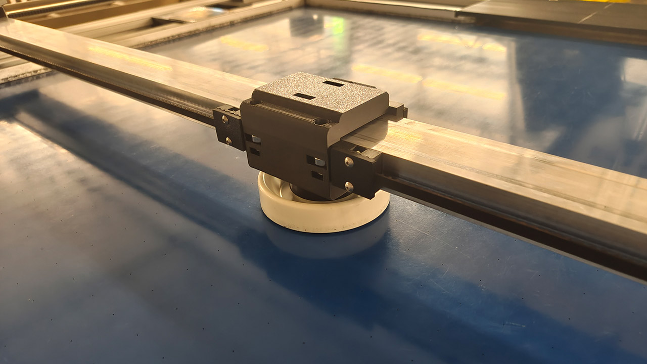 AI Robot Air Hockey Player